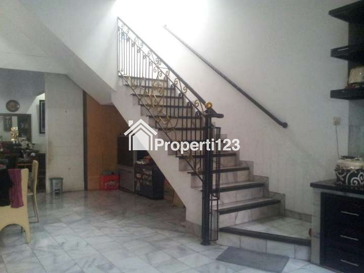 Dijual Cepat Rumah Mewah 2 Lantai di Jatiwaringin – Lokasi Strategis, Kolam Renang & Marmer Full! - 4