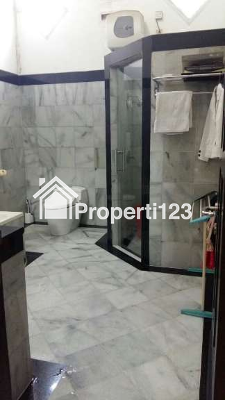Dijual Cepat Rumah Mewah 2 Lantai di Jatiwaringin – Lokasi Strategis, Kolam Renang & Marmer Full! - 8