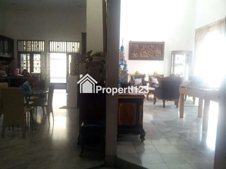 Dijual Cepat Rumah Mewah 2 Lantai di Jatiwaringin – Lokasi Strategis, Kolam Renang & Marmer Full! - 6