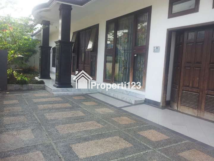 Dijual Cepat Rumah Mewah 2 Lantai di Jatiwaringin – Lokasi Strategis, Kolam Renang & Marmer Full! - 2