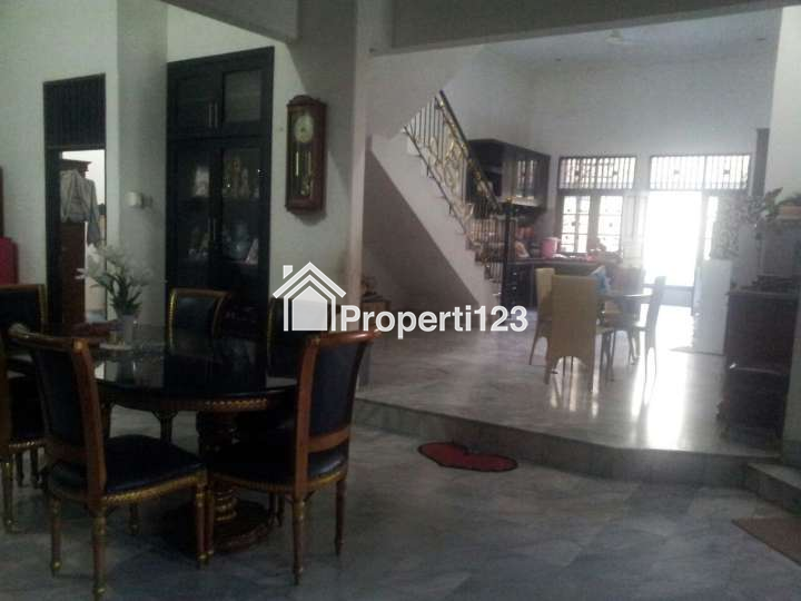 Dijual Cepat Rumah Mewah 2 Lantai di Jatiwaringin – Lokasi Strategis, Kolam Renang & Marmer Full! - 7