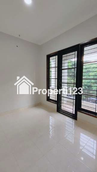 Rumah siap huni lokasi strategis di Delatinos BSD - 9