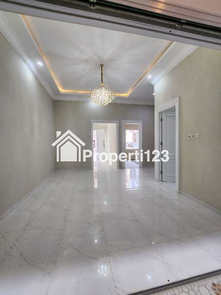 BRAND NEW CLASSIC MODERN DALAM KOMPLEK BEBAS BANJIR DUREN SAWIT JAKARTA TIMUR - 2