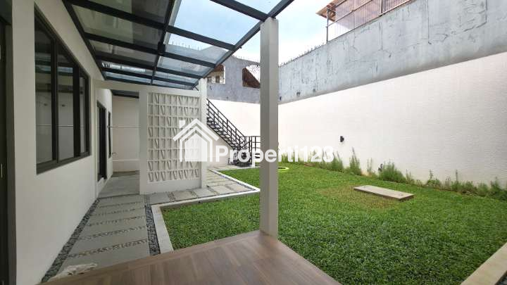 Rumah Baru Mewah Taman Tirta Golf BSD Kota Tangerang Selatan - 17