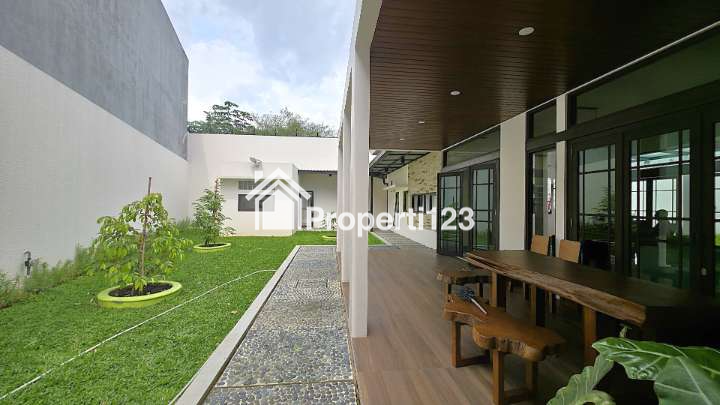 Rumah Baru Mewah Taman Tirta Golf BSD Kota Tangerang Selatan - 16