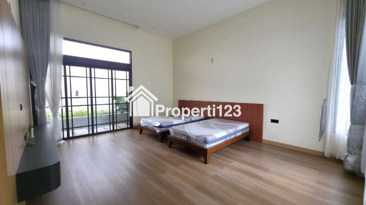 Rumah Baru Mewah Taman Tirta Golf BSD Kota Tangerang Selatan - 7