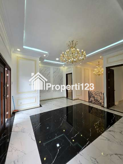 Rumah baru design klasik modern di Pondok Kelapa Jaktim - 3