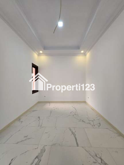 Rumah baru design klasik modern di Pondok Kelapa Jaktim - 8