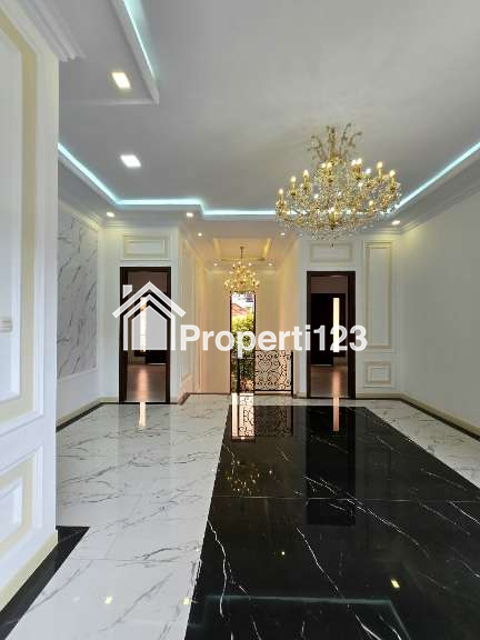 Rumah baru design klasik modern di Pondok Kelapa Jaktim - 5