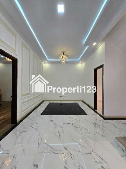 Rumah baru design klasik modern di Pondok Kelapa Jaktim - 10