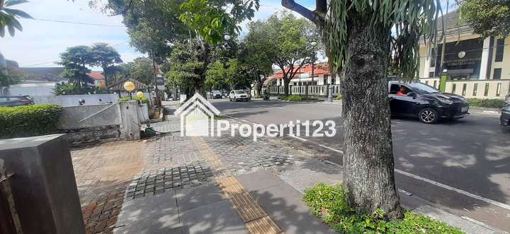 RUMAH KOLONIAL UNTUK KOMERSIAL SUPER STRATEGIS  DI JL. RIAU-MARTADINATA BANDUNG - 15