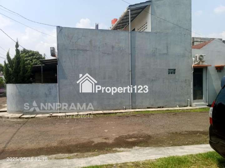 Rumah second hook 1,5 lantai di Grand Depok City - 6