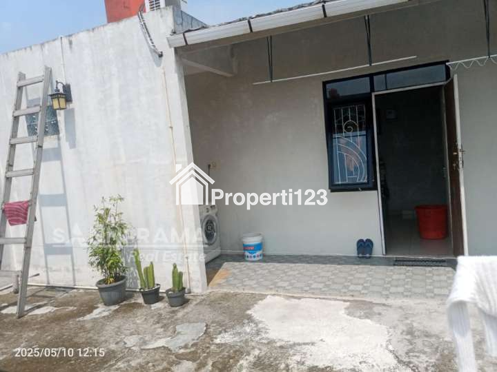 Rumah second hook 1,5 lantai di Grand Depok City - 8