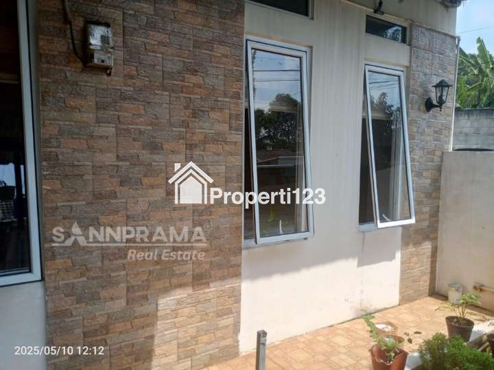 Rumah second hook 1,5 lantai di Grand Depok City - 2