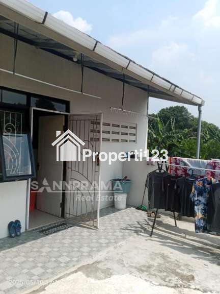 Rumah second hook 1,5 lantai di Grand Depok City - 7