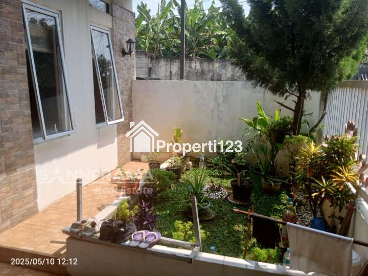 Rumah second hook 1,5 lantai di Grand Depok City - 5