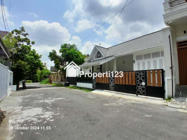 Jual Rumah Mewah turun harga 2,5 M to 1,8 M dekat kampus UII Jogja - 2
