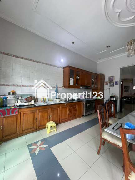 Di jual rumah mewah dekat kampus uns solo - 3