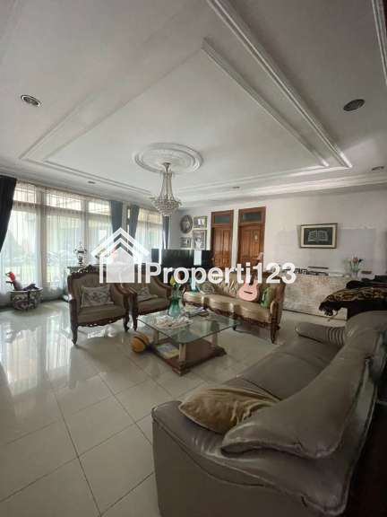 Di jual rumah mewah dekat kampus uns solo - 2