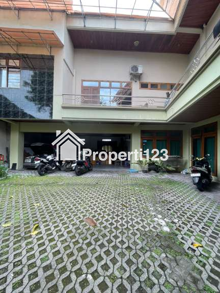 Di jual rumah mewah dekat kampus uns solo - 4