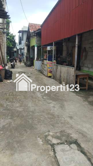Rumah berikut 3 kios strategis pinggir jalan Raya Pramuka Depkk - 6