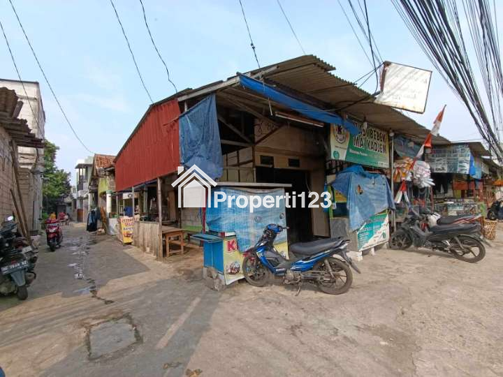 Rumah berikut 3 kios strategis pinggir jalan Raya Pramuka Depkk - 3