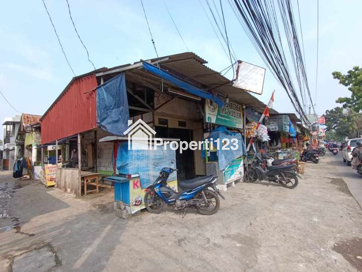 Rumah berikut 3 kios strategis pinggir jalan Raya Pramuka Depkk - 4