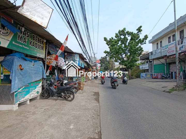 Rumah berikut 3 kios strategis pinggir jalan Raya Pramuka Depkk - 7
