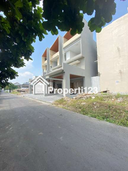 DIJUAL RUMAH MEWAH 4 LANTAI DESAIN AUTENTIK DI JOGJA - 2