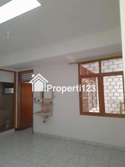 Disewakan Rumah 1,5 Lt dalam Komp Cempaka Putih Indah Jkt-Pus - 3