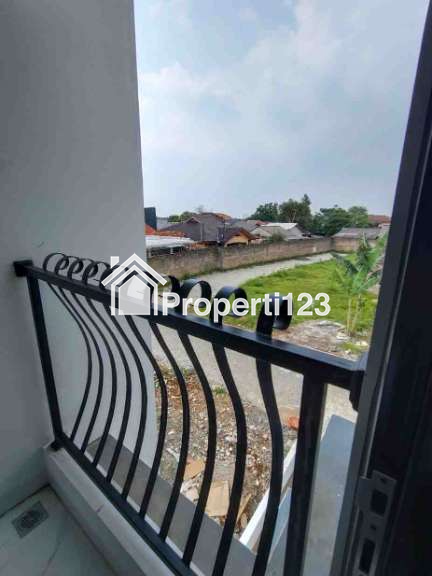 Rumah minimalis 2 lantai dekat gerbang tol Sawangan di Grogol Depok - 9