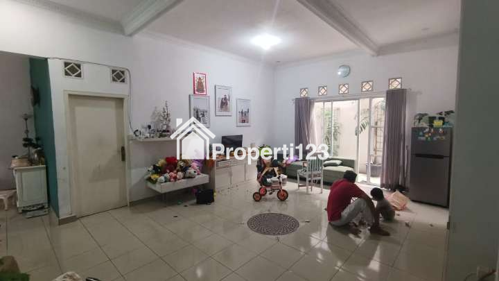 Rumah Prospek dan Strategis jl utama komplek di Depok - 2