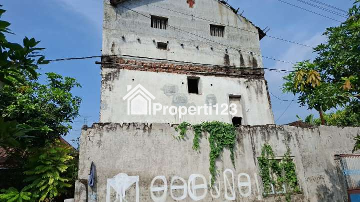 Rumah Bekas Sarang Burung dekat Area Industri Rembang (PIER) Pasuruan - 1