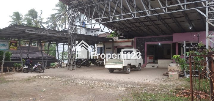 Dijual Tanah Strategis 1800m2 di Pinggir Jalan Utama - Multifungsi Untuk Usaha dan Hunian - 1