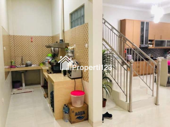 Rumah second 2 lantai dalam cluster di Mampang Depok - 5