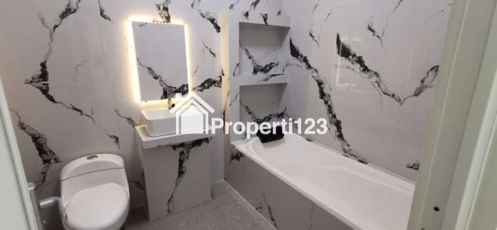 Rumah cantik 3 lantai selangkah tol Limo di Meruyung Depok - 5