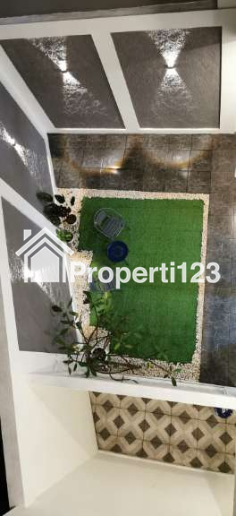 Rumah cantik 3 lantai selangkah tol Limo di Meruyung Depok - 13