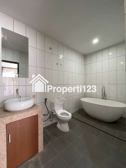 Rumah Mewah Villa dekat Bandara Adisucipto Jogja - 4