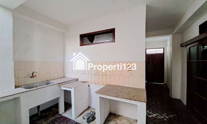 RUMAH GAYA EROPA KLASIK BANGUNAN KOKOH INTERIOR EKSTERIOR BERSIH TERAWAT DI ANTAPANI BANDUNG - 7