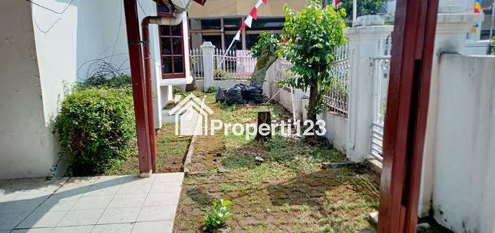 RUMAH GAYA EROPA KLASIK BANGUNAN KOKOH INTERIOR EKSTERIOR BERSIH TERAWAT DI ANTAPANI BANDUNG - 13