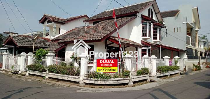 RUMAH GAYA EROPA KLASIK BANGUNAN KOKOH INTERIOR EKSTERIOR BERSIH TERAWAT DI ANTAPANI BANDUNG - 1