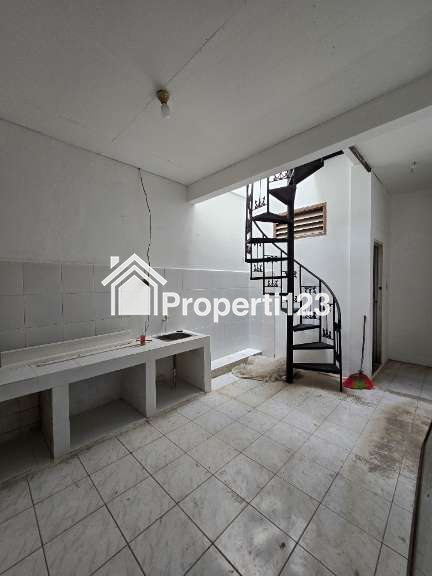 Rumah lama cocok untuk kosan di Cempaka Putih Jakpus - 5