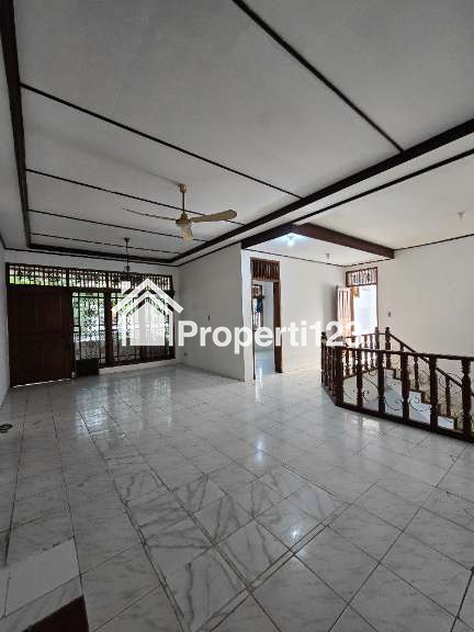 Rumah lama cocok untuk kosan di Cempaka Putih Jakpus - 7