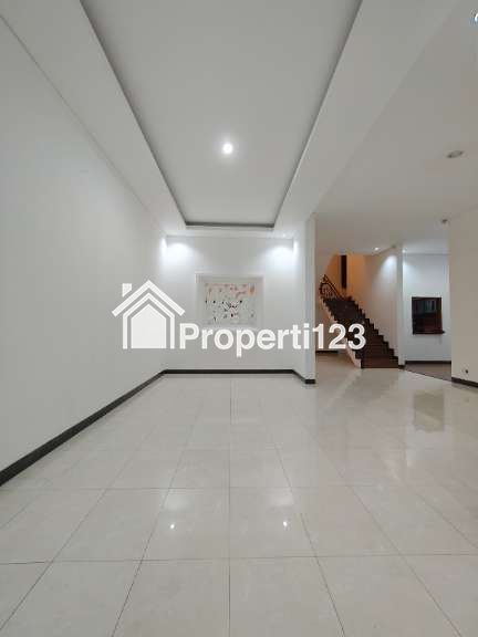 Rumah second terawat di Ciracas Jaktim - 6