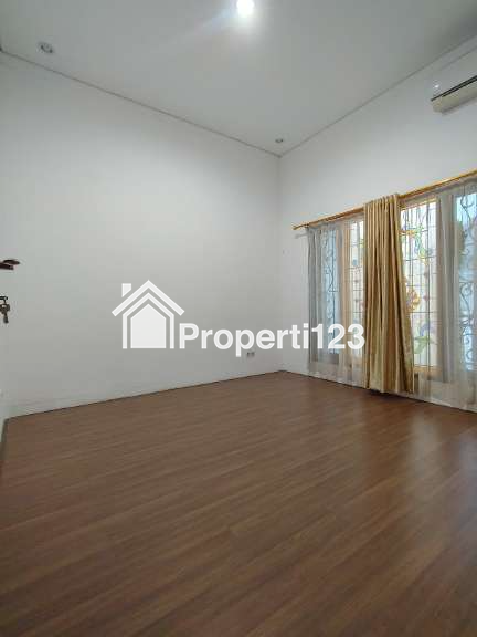 Rumah second terawat di Ciracas Jaktim - 10