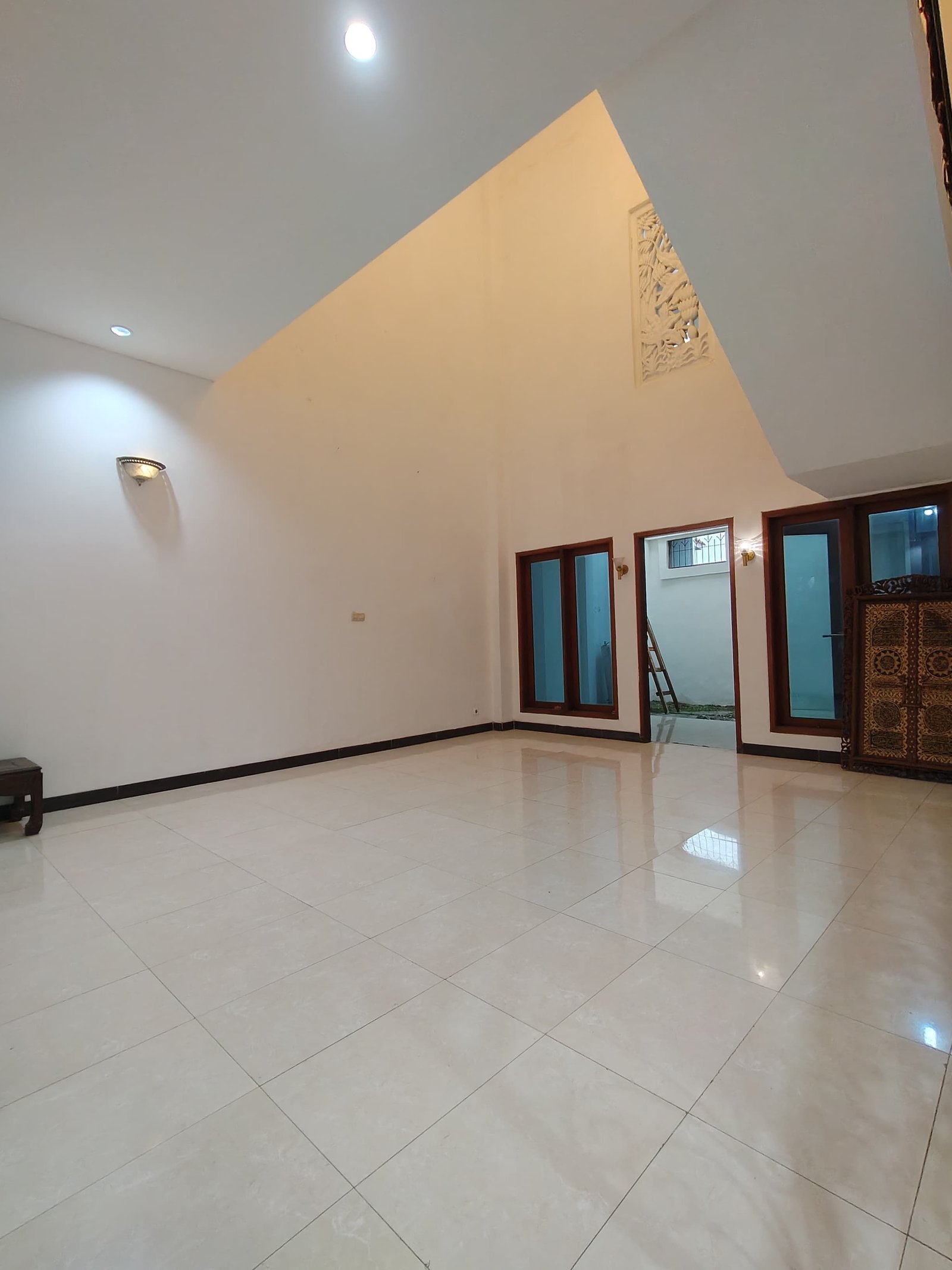 Rumah second terawat di Ciracas Jaktim - 7