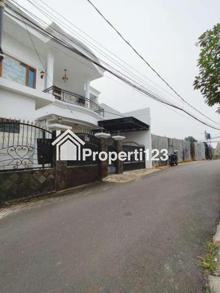 Rumah second terawat di Ciracas Jaktim - 2