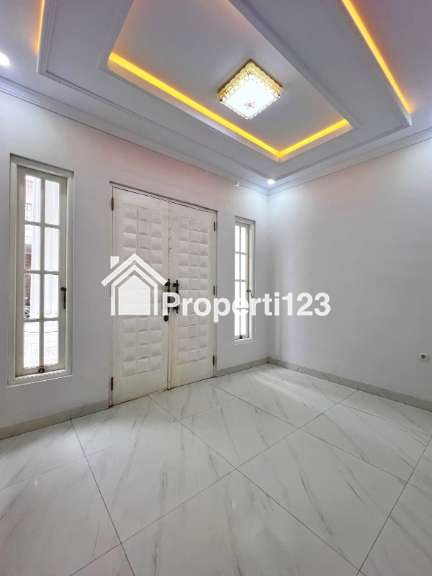 Rumah mewah American Classic dalam townhouse di Kahfi 1 Jagakarsa Jaksel - 3