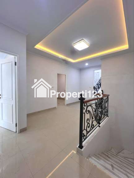 Rumah mewah American Classic dalam townhouse di Kahfi 1 Jagakarsa Jaksel - 2