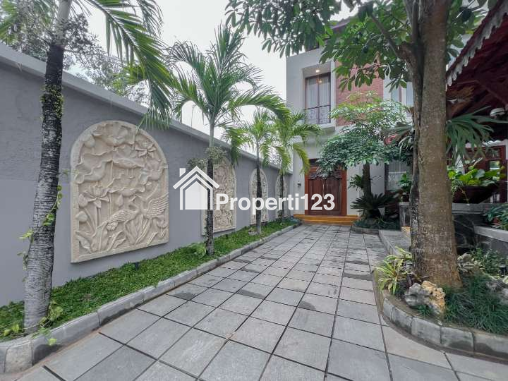 Villa Mewah Full Furnished dengan Kolam Renang di Gamping Sleman - 3